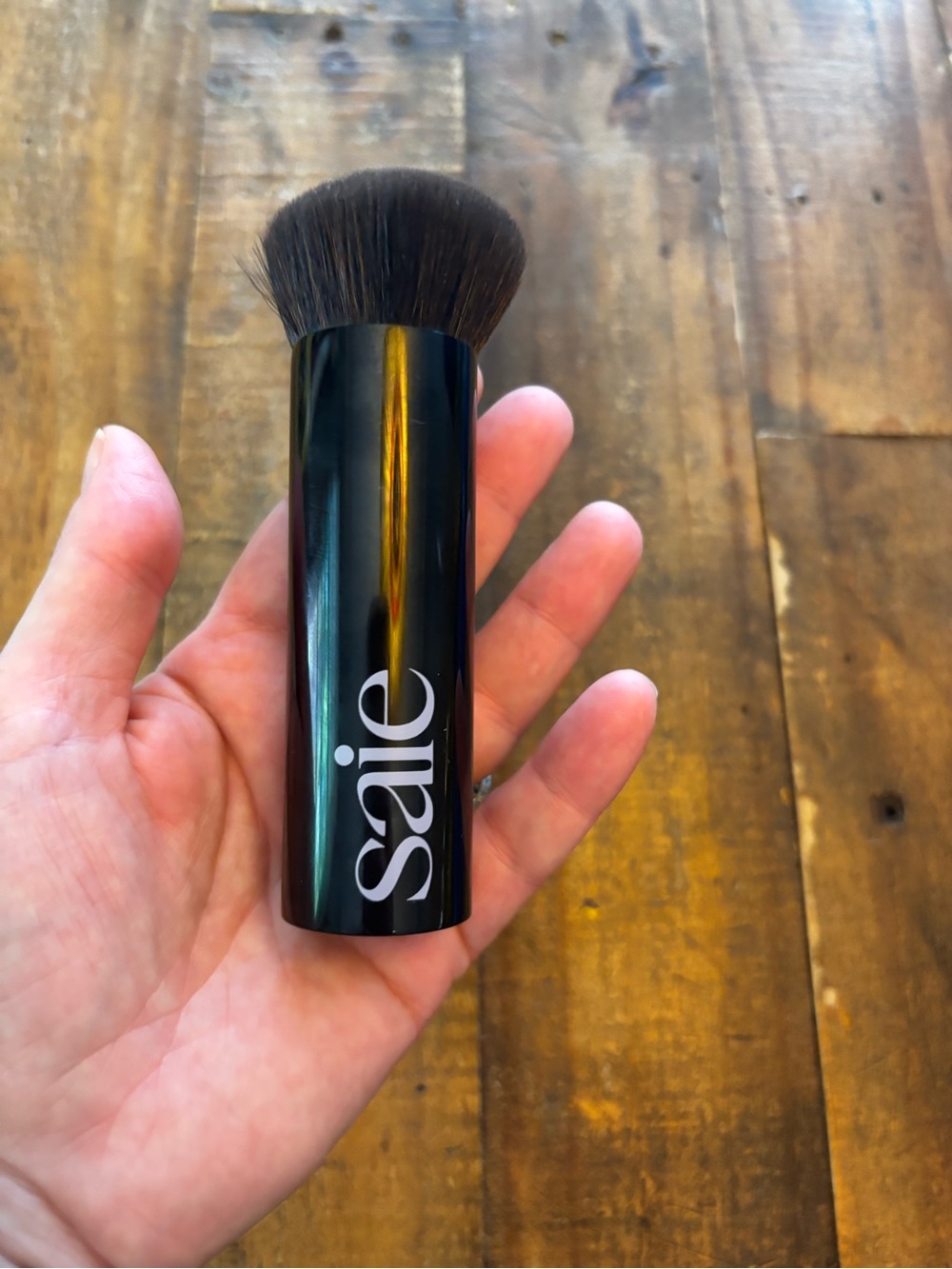 Saie Kabuki Brush in Black with Dark Bristles